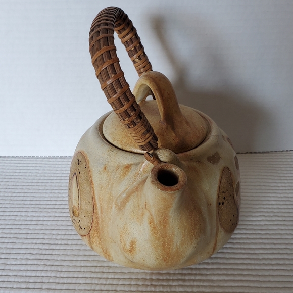 Handmade Studio Pottered Teapot Vintage Art Pottery Brown Beige Signed VB 32oz - Picture 4 of 11